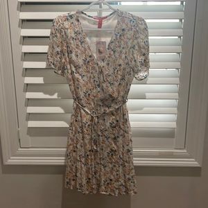 NWT Chelsea and Violet spring floral wrap dress.